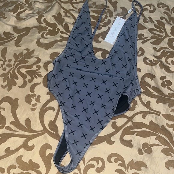 β π€ ββ’ π
 Boutine LA x LoGo Vibes π
β’ π€βπ€ - Picture 2 of 9